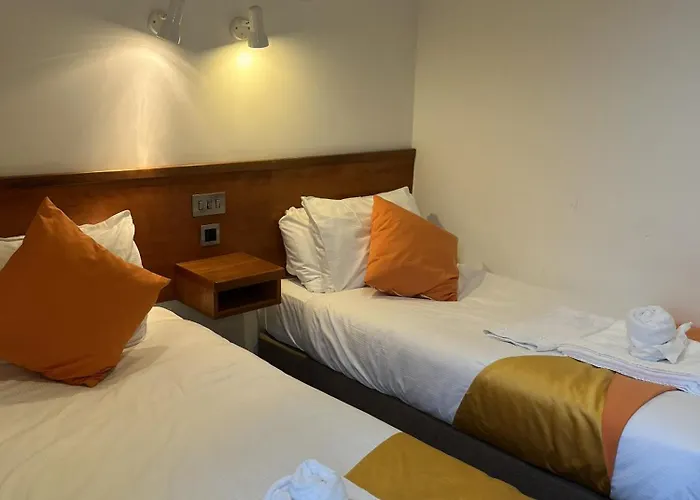 Chase 3* وايتهيفين